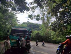Truk Ekspedisi Mogok di Tanjakan Wae Nengke, Polisi Berlakukan Sistem Buka-Tutup👇👇👇